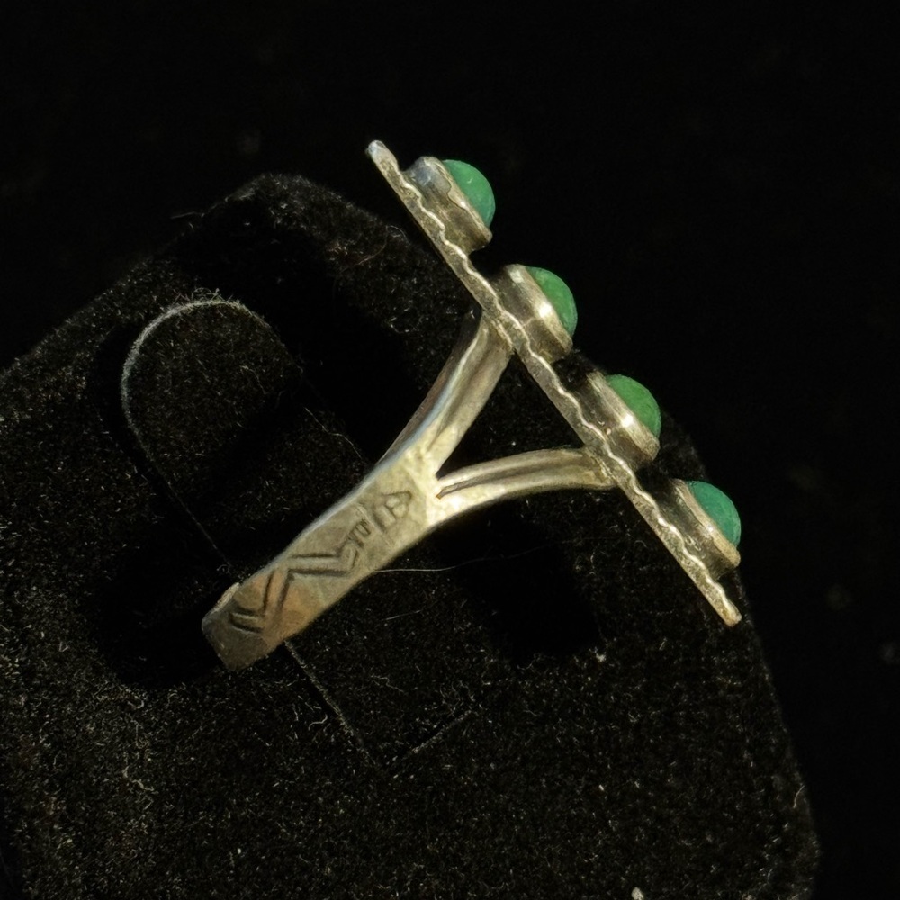Vintage Native American Turquoise Sterling Silver Ring Size 7 (19) - Picture 3 of 9